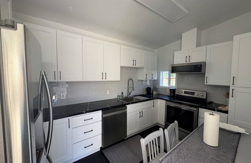 Pleasant Hill House | Charming backyard Guesthouse with 2 bedrooms and WiFi, AC in Pleasant Hill