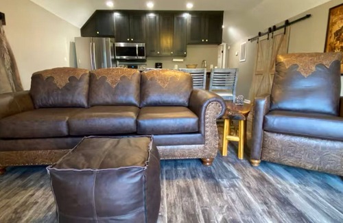 Kernersville House | Charming Barndo Loft in Kernersville with WiFi and AC
