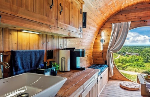 Arlington Cabin | Charming Barrel on a Private Vineyard with Scenic Views and Hot Tub