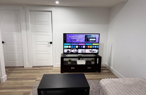 Southeast Edmonton House | Charming Basement Suite