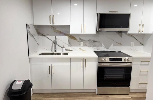 Southeast Edmonton House | Charming Basement Suite