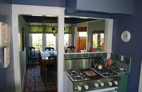 Del Mar House | Charming Beach Cottage with Ocean Views: 5-minute walk from beach & shops