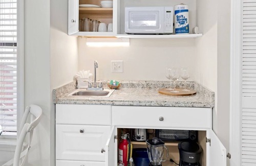 Gulf Lagoon Beach Apartment | Charming Beach Studio With Pool