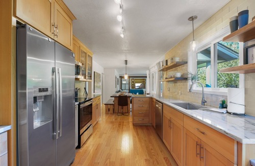 Neahkahnie Beach House | Charming & Beautiful. Perfect for families.Swing. Tree House, Dog Friendly +