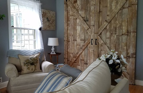Northfield Bed & Breakfast | Charming bed & breakfast in lovely Northfield with WiFi, AC