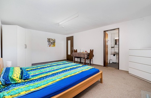 Badalona Bed & Breakfast | Charming bed & breakfast in delightful Badalona with AC, WiFi