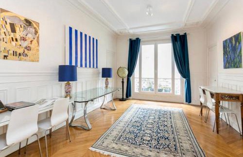 Auteuil House | Charming bedroom