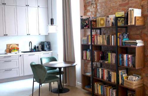 Voru Apartment | Charming Booklovers' Apartment in Old Town