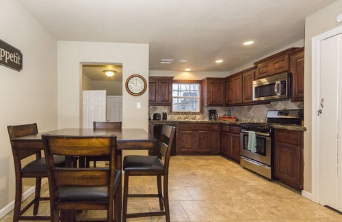 Tulsa House | Charming Brick Home Off Of Route 66 Near Tulsa Expo Fairgrounds. Sleeps 8