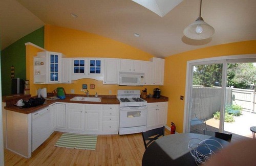 Douglas Condo | Charming & Bright Saugatuck/Douglas Getaway Condo In Ideal Location