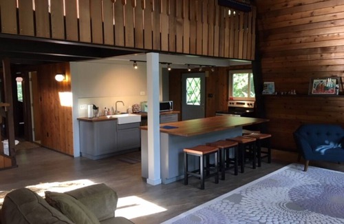 Springfield House | Charming British Columbia chalet close to Yellow Springs, Clifton and Cedarville