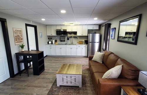 Whitehall House | Charming building with 1 bedroom and AC, WiFi in serene Whitehall