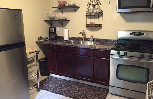 Grants Pass House | Charming Bungalow 1 1/2 blocks to Historic Grants Pass