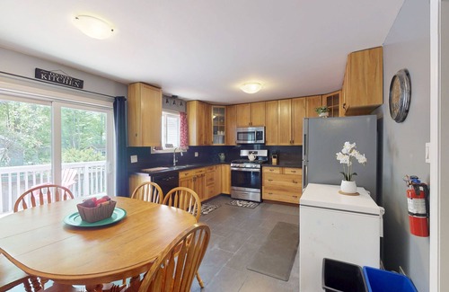 Wasaga Beach House | Charming bungalow steps to beach, fireplace, with deck & game room