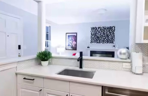 Plaza Midwood House | Charming, bungalow + hot tub in NODA district of Charlotte. 10 min f/uptown.