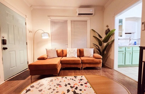 Alta Vista House | Charming bungalow in DowntownSan Antonio. Covered Carport! Laundry! Private Yard