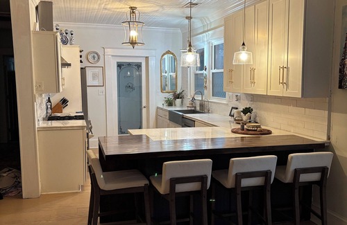 Columbia House | Charming Bungalow, convenience of downtown, yet a tranquil quiet neighborhood