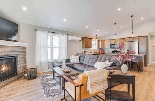 Birchwood House | Charming Cabin by Tagalong Golf Course