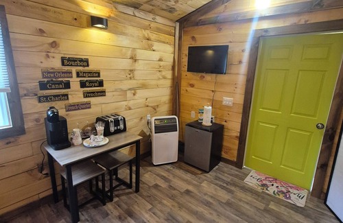 Watkins Glen Cabin | Charming cabin in delightful Watkins Glen with AC and beautiful surroundings.