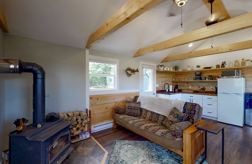 Bath Cabin | Charming Cabin minutes from Keuka Lake
