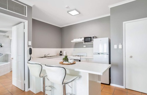 Cairns North Apartment | Charming Cairns Retreat, Perfect Location