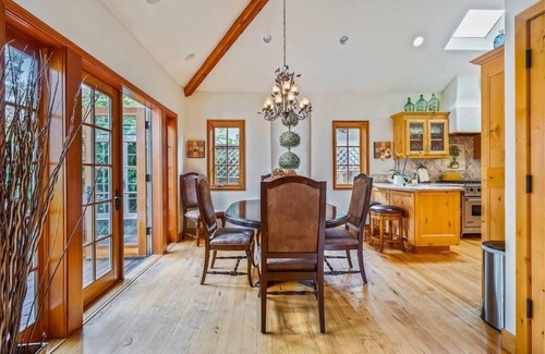 Northeast Carmel Cottage | Charming Carmel by the Sea Cottage