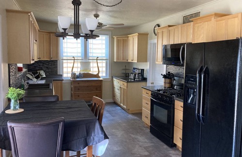 Cecil Cottage | Charming Cecil Cottage Next To Landing!