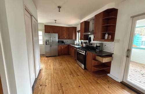 Cherrywood House | Charming Cherrywood Cottage. Walkable. Sleeps 6.