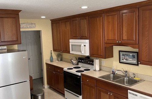Lakeside House | Charming Cottage within the gates of Lakeside Chautauqua!