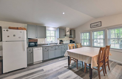 Frankford House | Charming Coastal Cottage – 2BD Home just 10 Mins to Bethany Beach, Free WiFi, Bikes, Quiet Neighborhood!