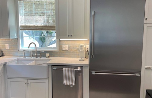 Jenner Cottage | Charming Coastal Cottage-Entire Home Sleeps 6, Perfect for Couples+Families