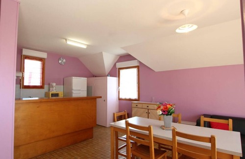 Surtainville Cottage | Charming Coastal Home: WiFi, Baby Gear, Pet-Friendly, BBQ, Near Beach