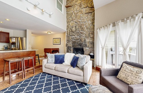 Eagle-Vail Condo | Charming condo near outdoor activities, private washer/dryer, free WiFi