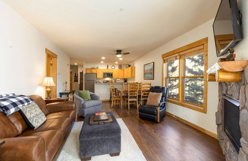 Mountain House Condo | Charming Condo w/Incredible Views/Walk to the Slopes/Access to Shared Hot Tubs