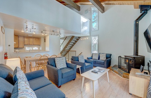 Carnelian Woods Condo | Charming Condo w/Shared Hot Tub, Pool, Resort Amenities - Close to Ski & Beach