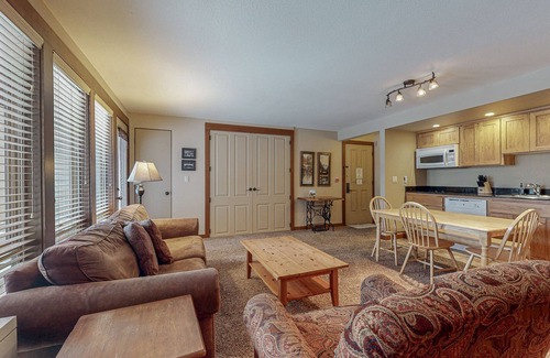 Bend Condo | Charming condo with serene views, access to resort amenities, WiFi, and patio