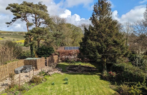 Corfe Castle Village Cottage | Charming Corfe Castle Escape with Steam Train Views