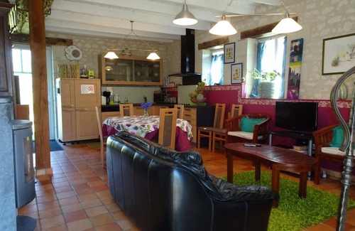 Civray-sur-Esves Cottage | Charming Cottage with Shared Pool, Sauna, and Garden in the Heart of Loire Valley