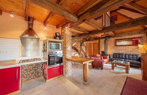 Vitry-aux-Loges Cottage | Charming Cottage with Sauna, Fireplace, and Countryside Views in Loiret