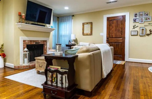 Beaumont House | Charming Cottage 2BR/1BA in Beaumont, TX