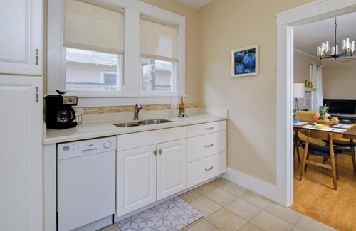 Laurel Park House | Charming Cottage DOWNTOWN SARASOTA. MINUTES FROM SIESTA KEY!
