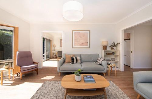 Hampton House | Charming Cottage in Beautiful Hampton