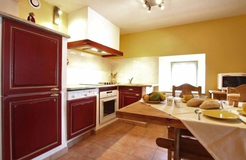 Ouides Cottage | Charming Cottage in Ouides: Fireplace, Garden, Hiking Nearby
