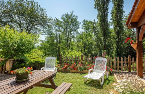 Tursac Cottage | Charming Cottage in the Heart of Vézère Valley with Terrace, BBQ, and WiFi