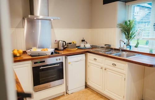Higher Bockhampton Cottage | Charming Cottage next to Ancient Forest
