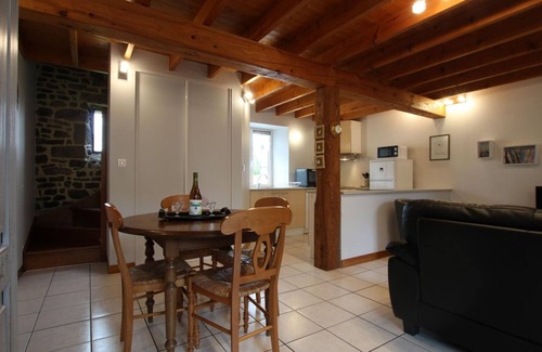 Clitourps Cottage | Charming Cottage Near Scenic Ports - Wifi, Garden, BBQ, Parking, Cozy Interior