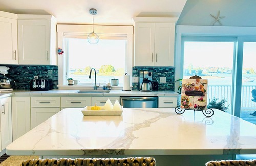 Dartmouth Cottage | Charming cottage overlooking the bay in Padanaram Village.