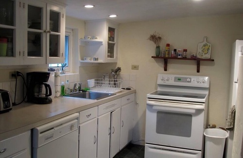 Somerset Village Cottage | Charming Cottage Overlooking Mangrove Bay