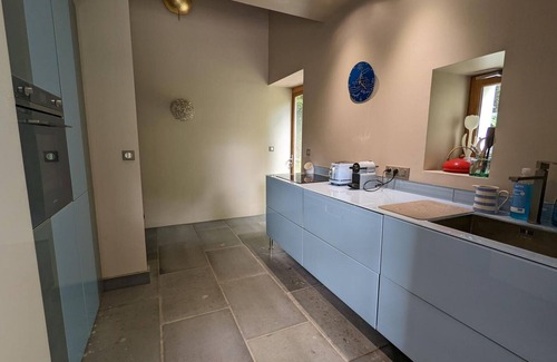 Guizengeard Cottage | Charming Cottage: Private Garden, Accessible, Baby-Friendly, Nature Retreat with Fishing & Hiking