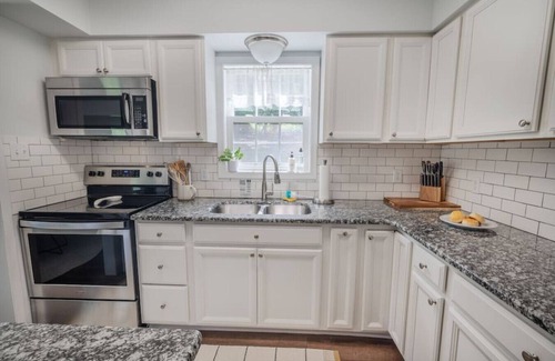 Stanley Cottage | Charming Cottage w/Incredible Views & Firepit